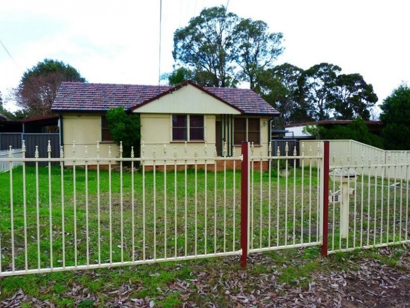 36 Lingayen Avenue, Lethbridge Park NSW 2770