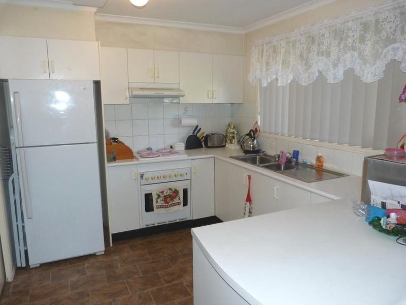 2/2 Bayton Street, Oxley Park NSW 2760