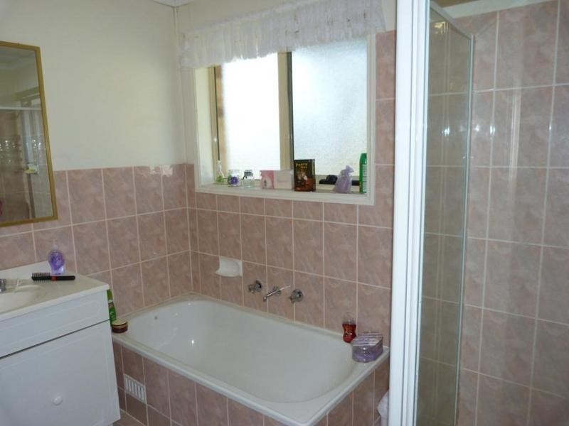 2/2 Bayton Street, Oxley Park NSW 2760