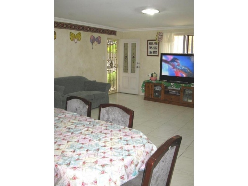 2/84 Adelaide St, Oxley Park NSW 2760