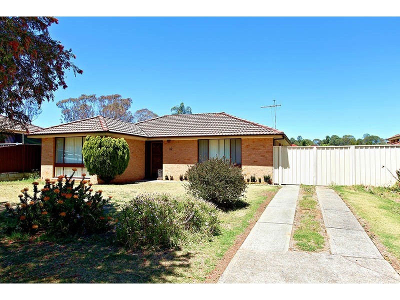 32 Shakespeare Drive, St Clair NSW 2759