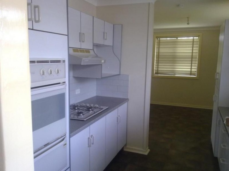 10 Basingstoke Pl, Hebersham NSW 2770