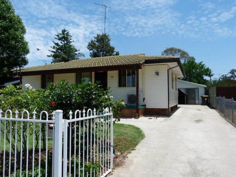 12 Taranaki Avenue, Lethbridge Park NSW 2770