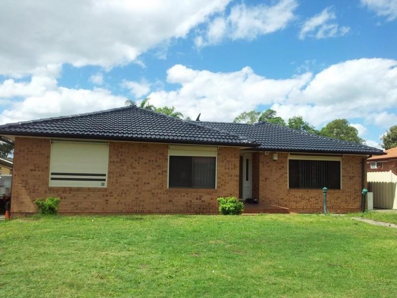 6 MCCARTNEY CRES, St Clair NSW 2759