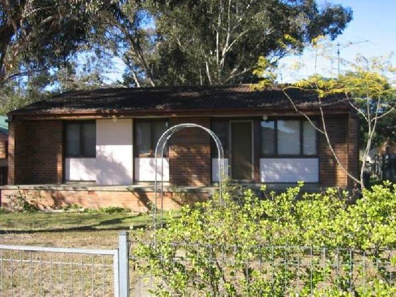 43 MARQUESA CRESCENT, Lethbridge Park NSW 2770