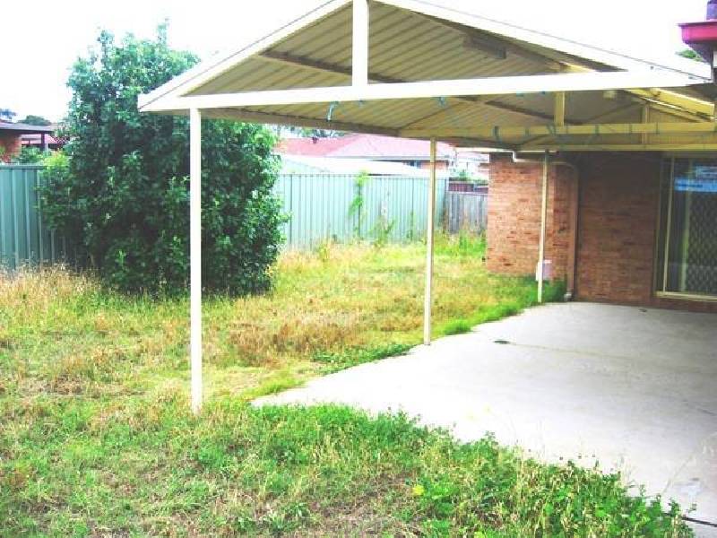 13 WOLLATON GROVE, Oakhurst NSW 2761