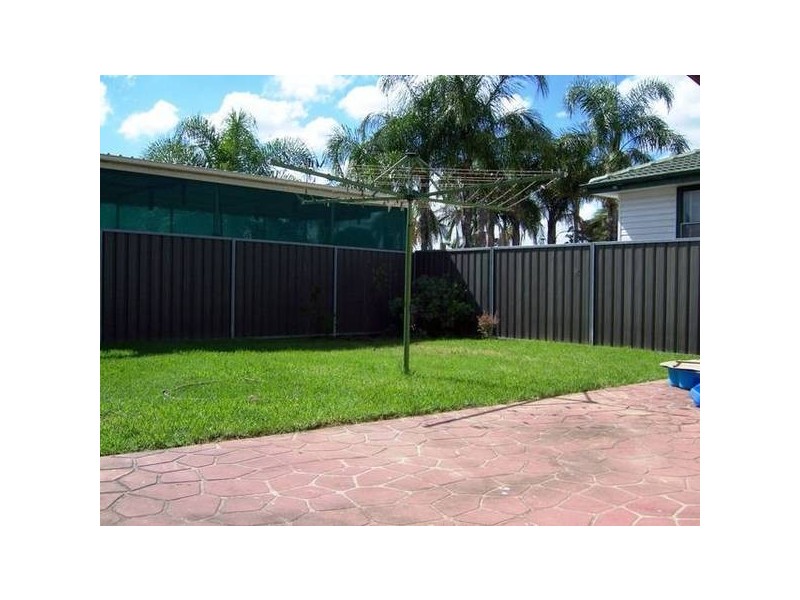 32 Pitcairn Avenue, Lethbridge Park NSW 2770