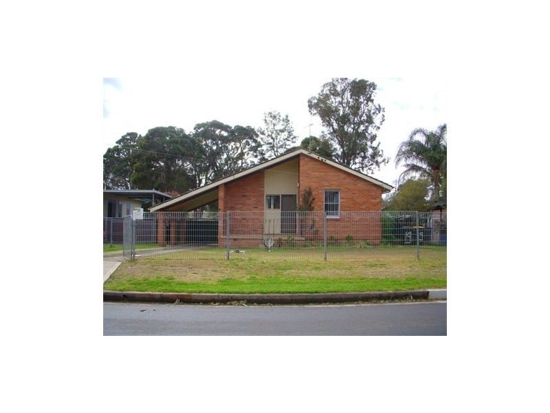 19 MANILA STREET, Lethbridge Park NSW 2770