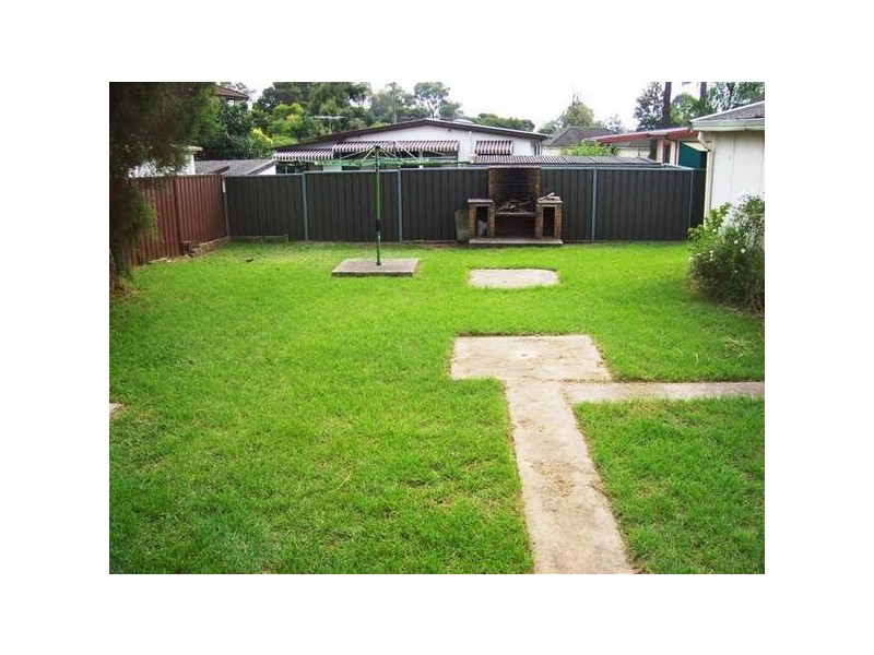 39 Lingayen Avenue, Lethbridge Park NSW 2770