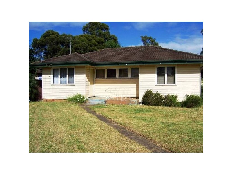 7 Palau Crescent, Lethbridge Park NSW 2770