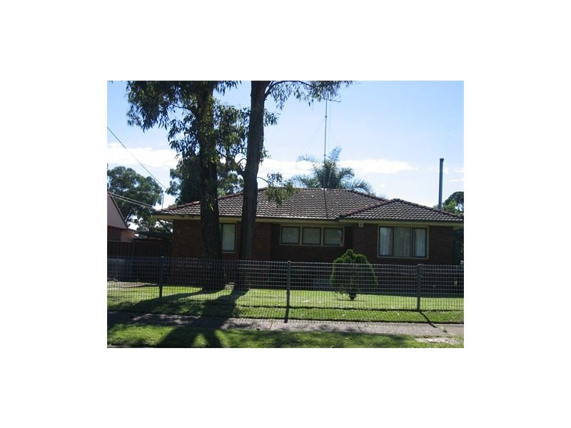 9 LINGAYEN AVENUE, Lethbridge Park NSW 2770