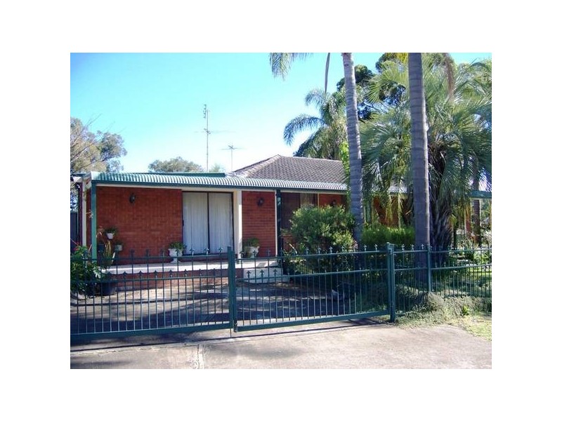 30 Pitcairn Avenue, Lethbridge Park NSW 2770