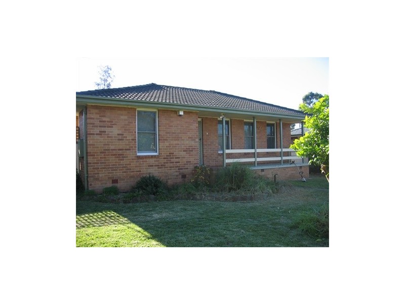 28 MARIANA CRESCENT, Lethbridge Park NSW 2770