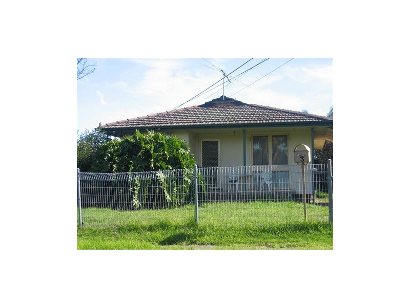 3 PARKES CRESCENT, Blackett NSW 2770