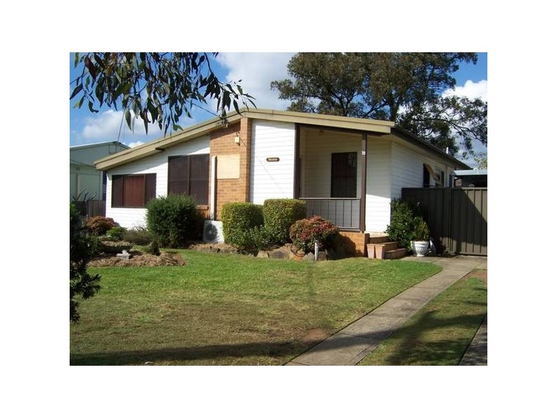 33 FORRESTER ROAD, Lethbridge Park NSW 2770