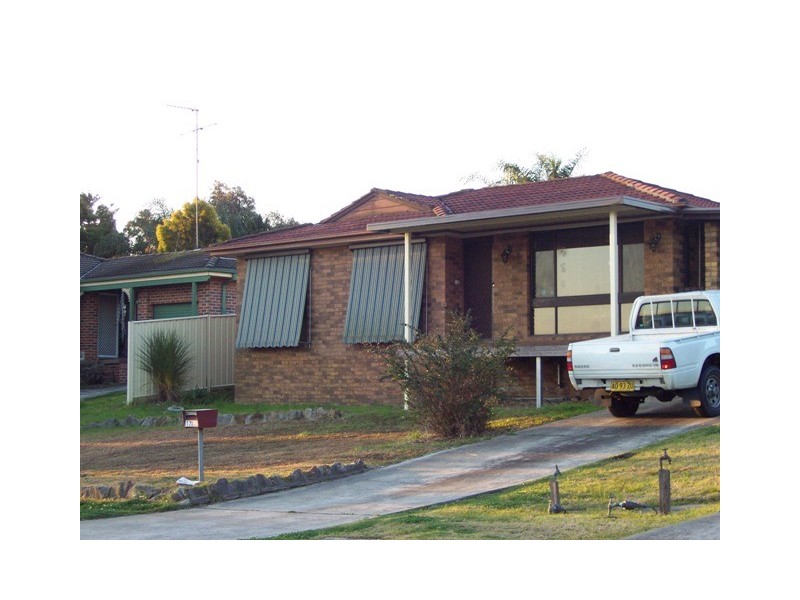 17 STRAUSS ROAD, St Clair NSW 2759