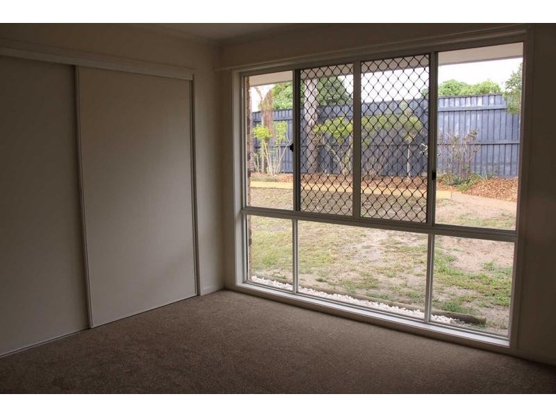 51 Bottlebrush Drive, Regents Park QLD 4118