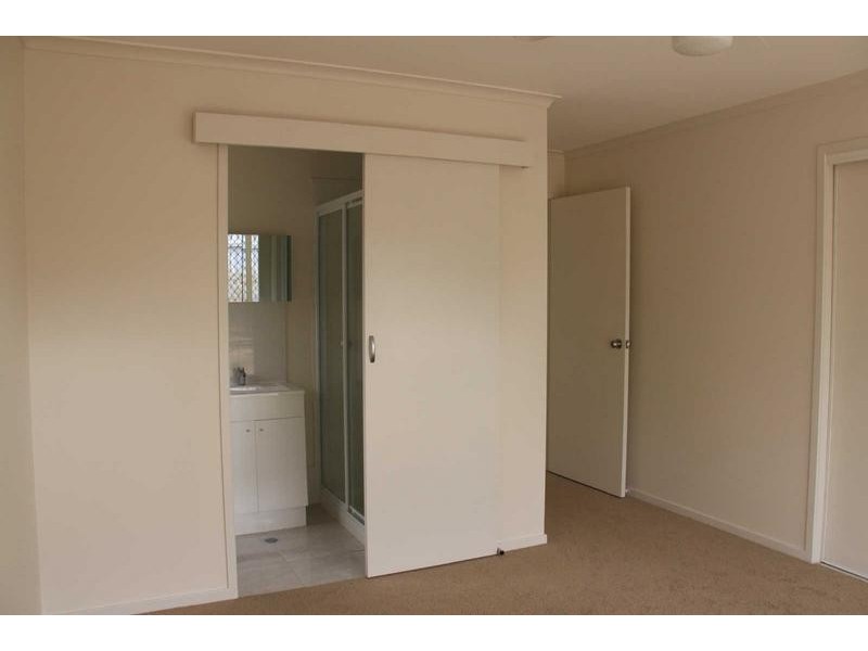 51 Bottlebrush Drive, Regents Park QLD 4118