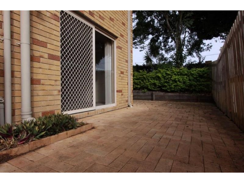 1/13 Booval Street, Booval QLD 4304