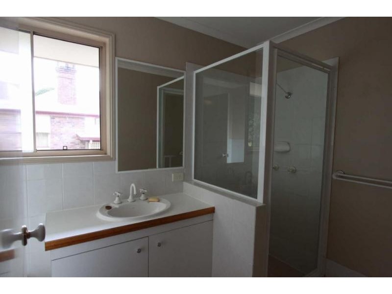 1/13 Booval Street, Booval QLD 4304