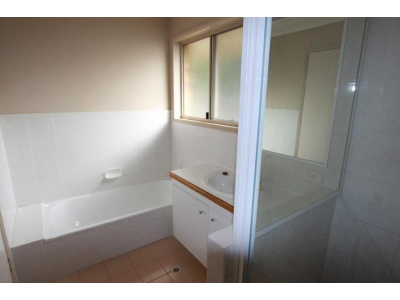 1/13 Booval Street, Booval QLD 4304