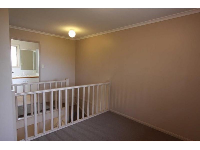 1/13 Booval Street, Booval QLD 4304