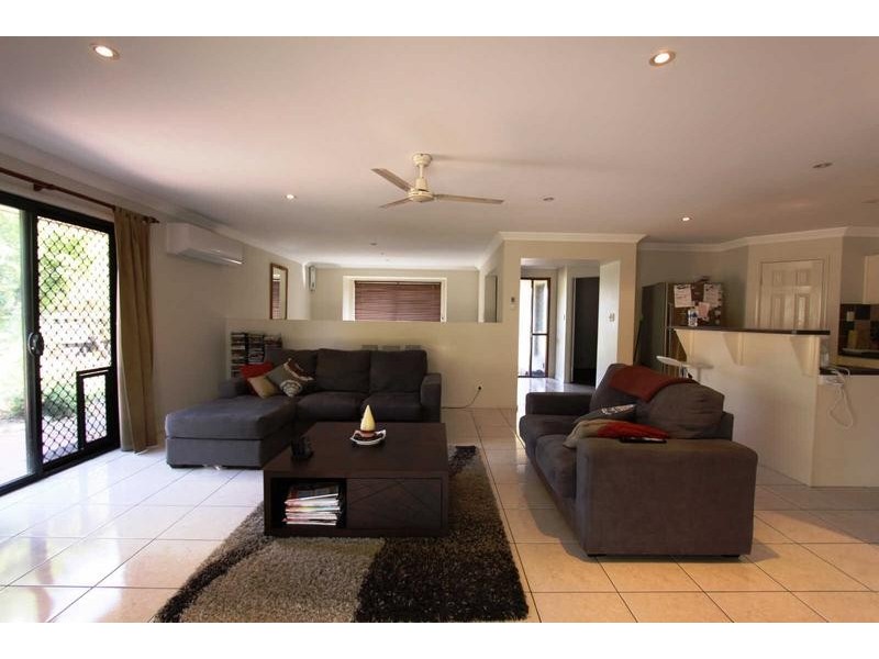 30 Kathleen Place, Yamanto QLD 4305