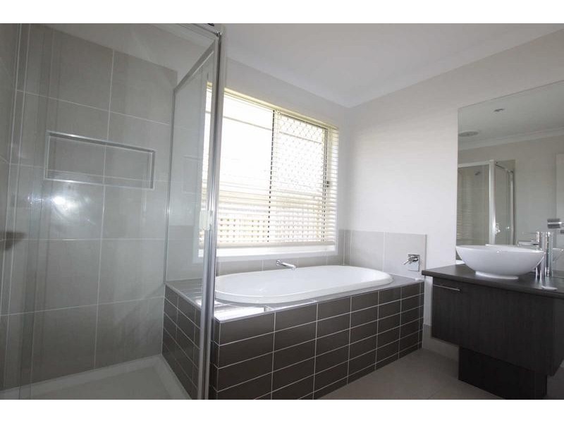 29 Benezet Drive, Augustine Heights QLD 4300