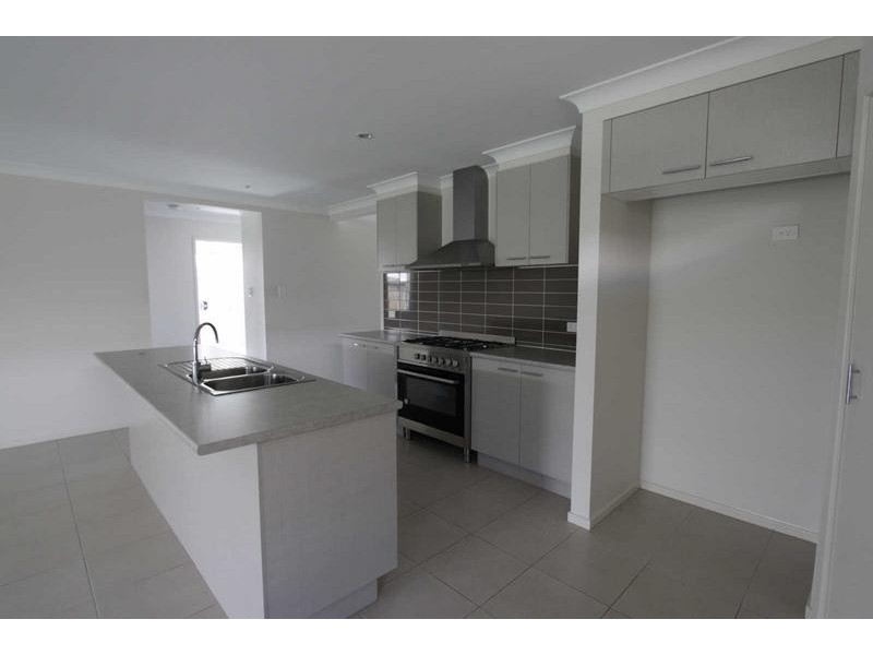29 Benezet Drive, Augustine Heights QLD 4300