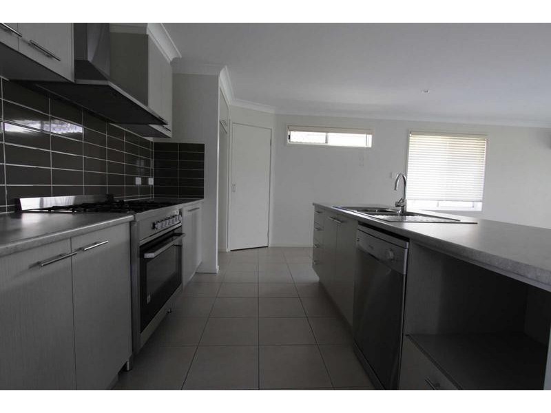 29 Benezet Drive, Augustine Heights QLD 4300