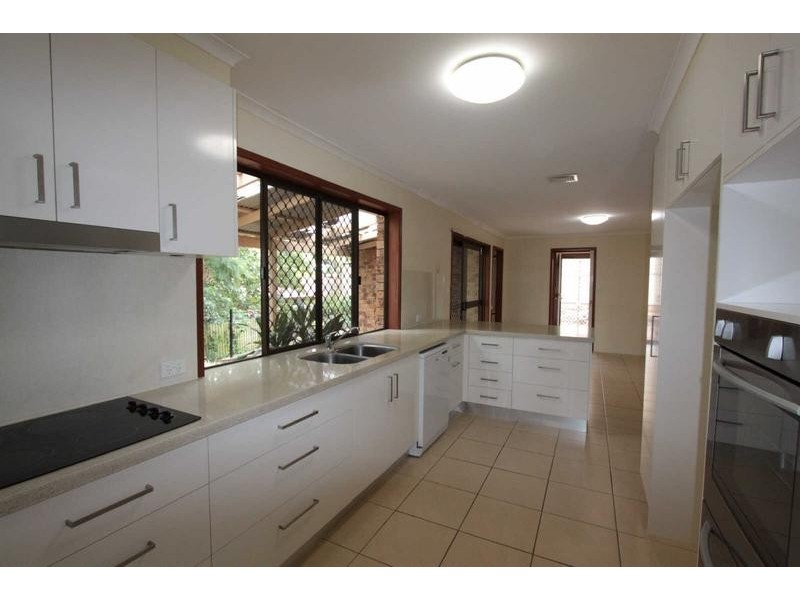 27 Orpheus Street, Robertson QLD 4109