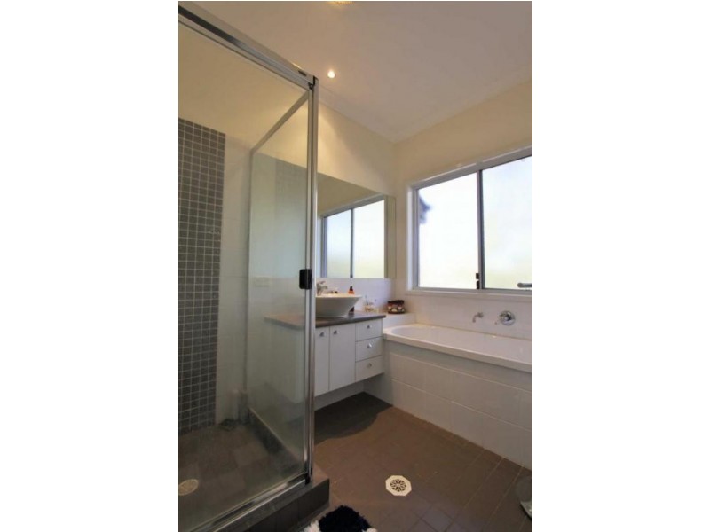 42 Summit Drive, Springfield Lakes QLD 4300