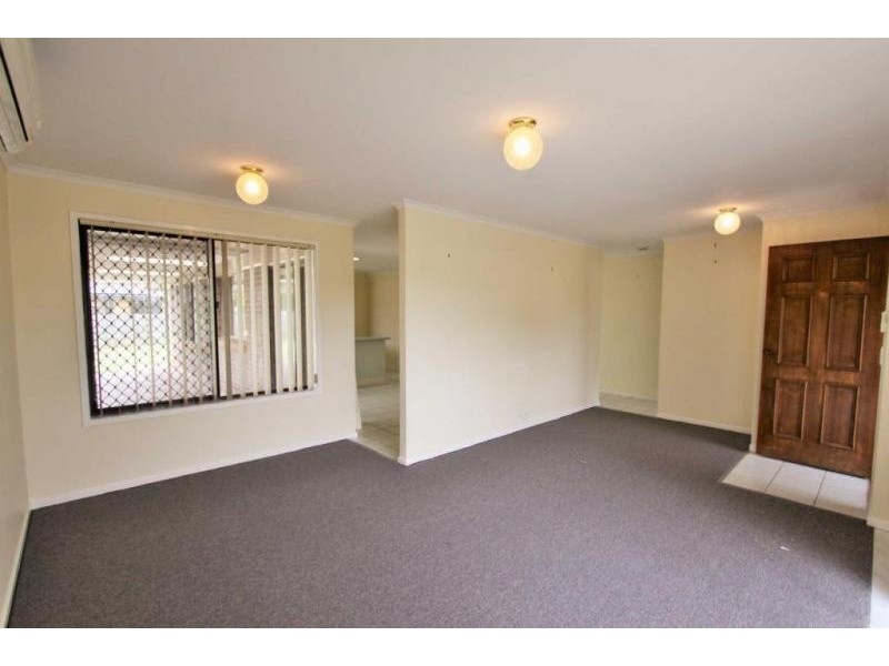 18 Sheppy Place, Yamanto QLD 4305