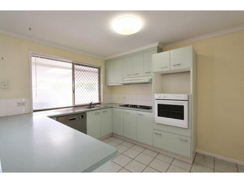 18 Sheppy Place, Yamanto QLD 4305