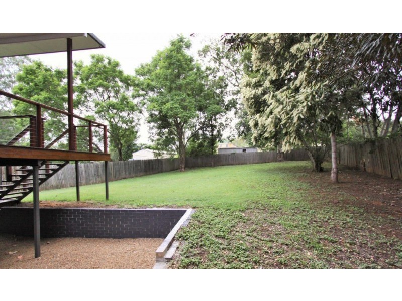 5 Queen Street, Blackstone QLD 4304