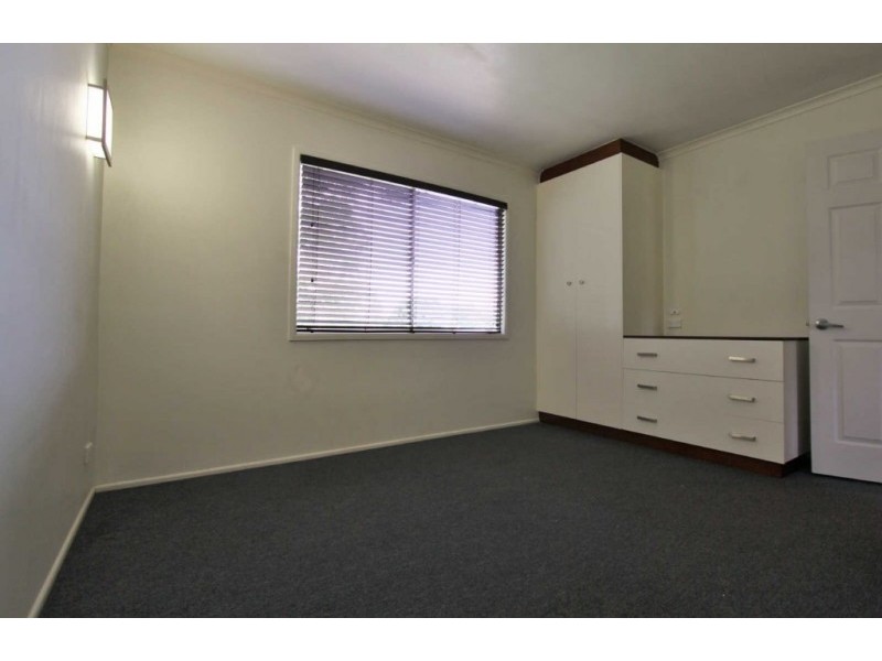 5 Queen Street, Blackstone QLD 4304