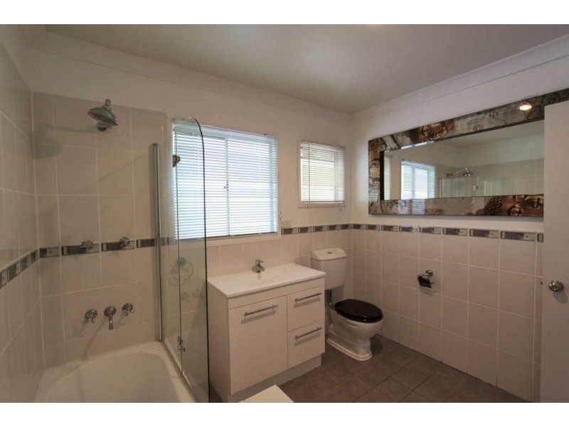 5 Queen Street, Blackstone QLD 4304