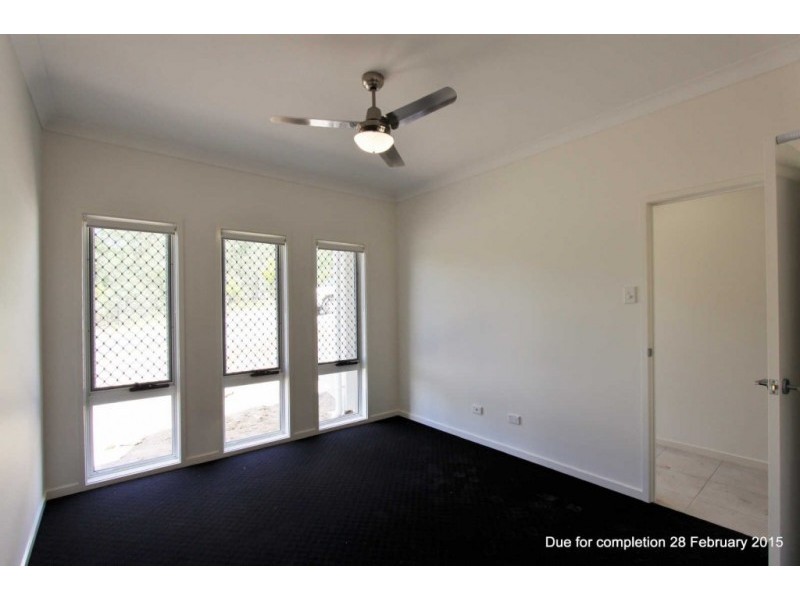 2/5 Catchlove Crescent, Augustine Heights QLD 4300