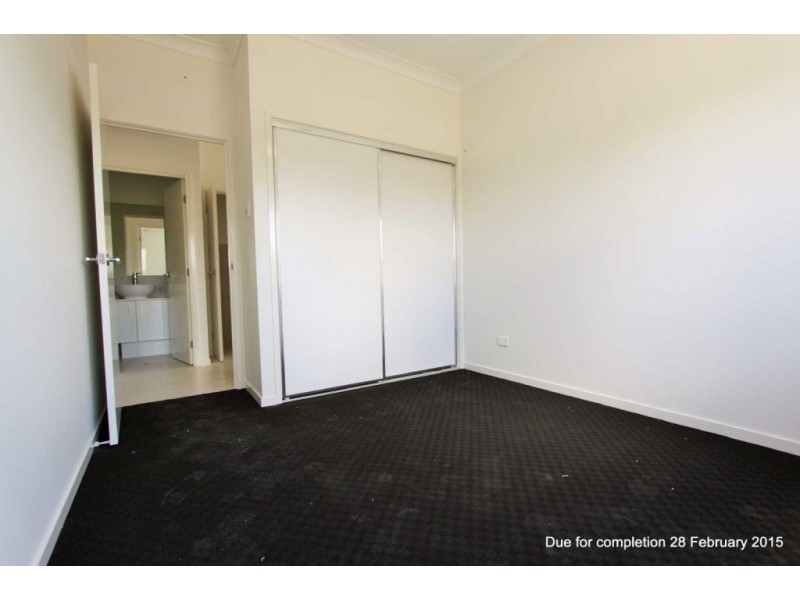 2/5 Catchlove Crescent, Augustine Heights QLD 4300