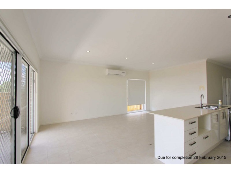2/5 Catchlove Crescent, Augustine Heights QLD 4300