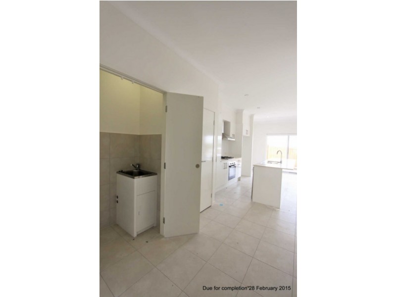 2/5 Catchlove Crescent, Augustine Heights QLD 4300