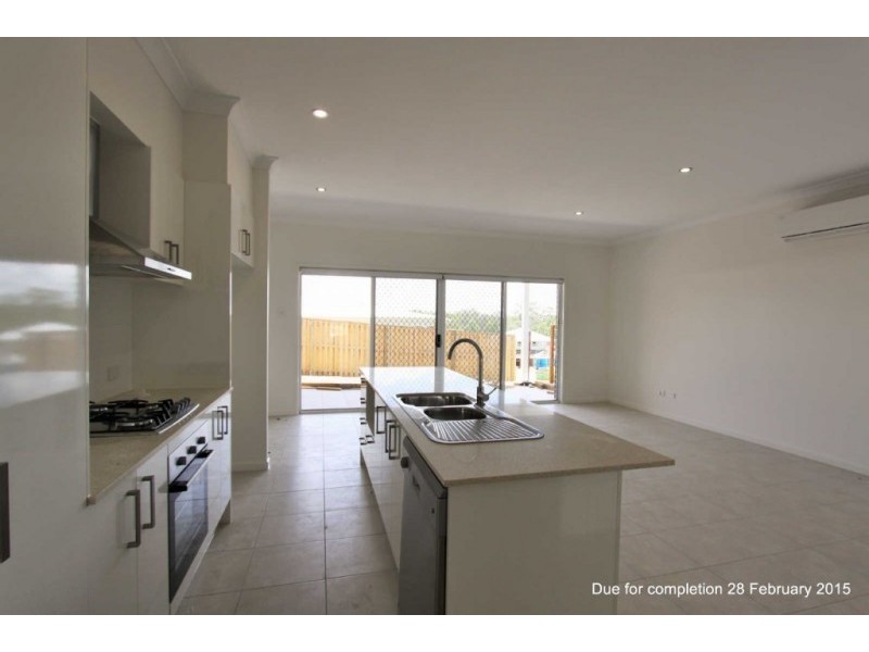 2/5 Catchlove Crescent, Augustine Heights QLD 4300