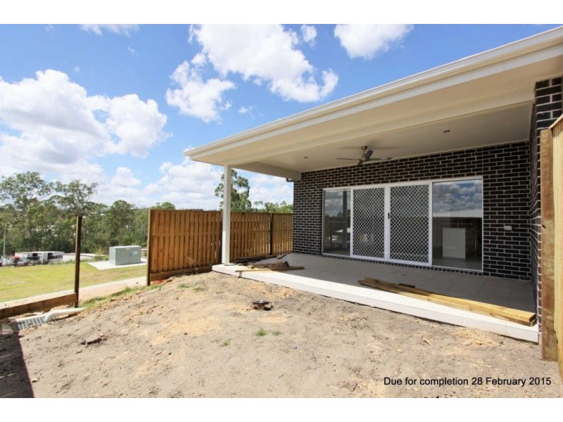 2/5 Catchlove Crescent, Augustine Heights QLD 4300