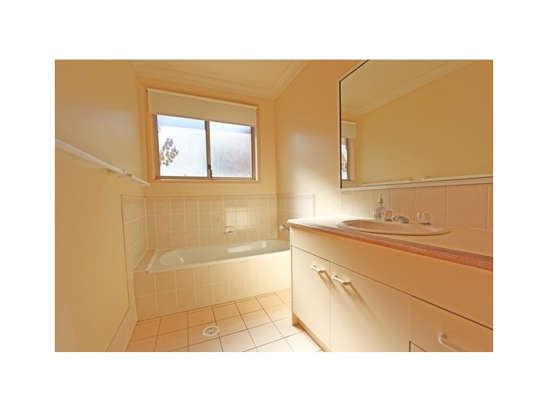 32 Corryton Court, Wattle Grove NSW 2173