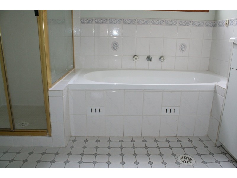 3 Warrego Court, Wattle Grove NSW 2173