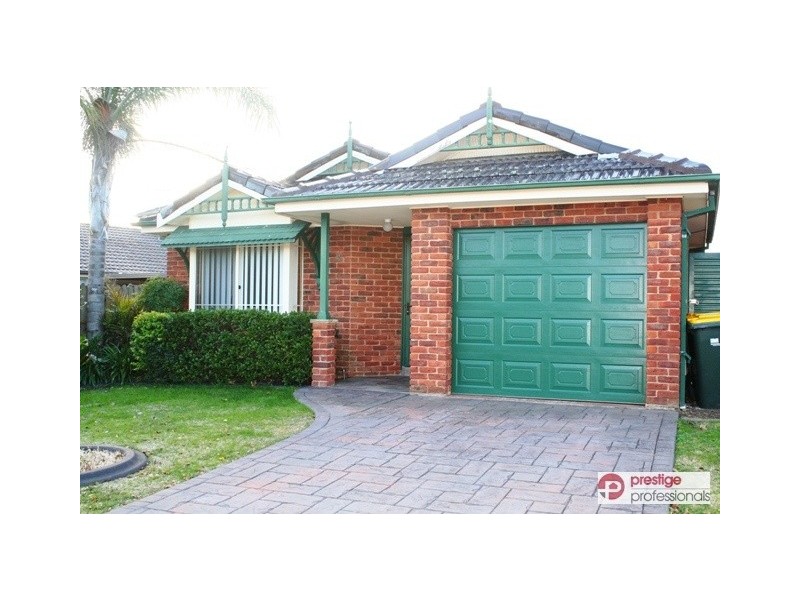 4 Farnborough Court, Wattle Grove NSW 2173