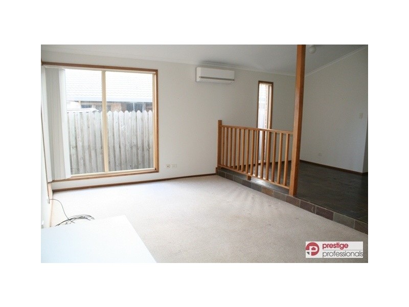 4 Farnborough Court, Wattle Grove NSW 2173