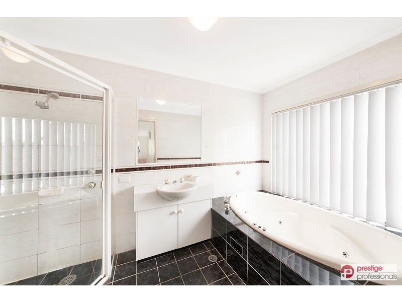 1 Warrego Court, Wattle Grove NSW 2173