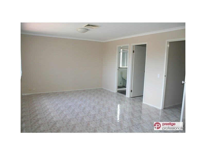 1 Warrego Court, Wattle Grove NSW 2173