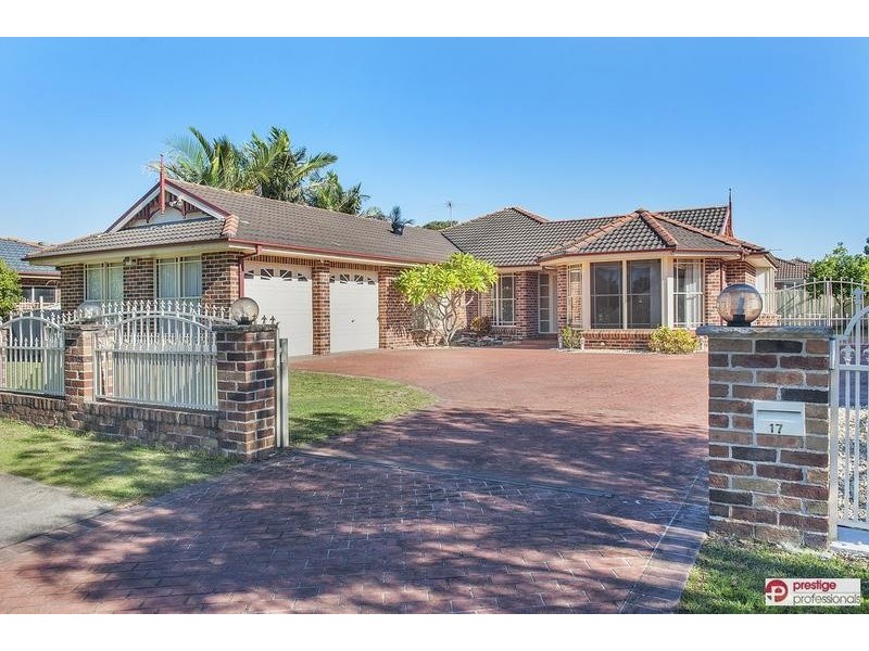17 Daintree Drive, Wattle Grove NSW 2173